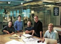Стив Джобс и команда дизайнеров