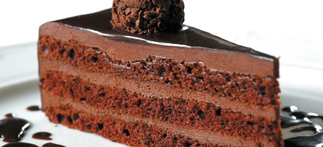 шоколадова бисквитена торта