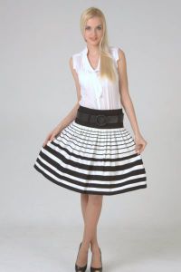 Crna i bijela suknja s prugama 1