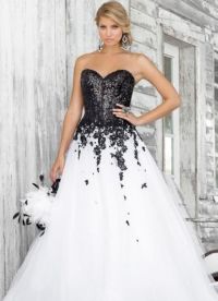 Черна и бяла сватбена рокля 8