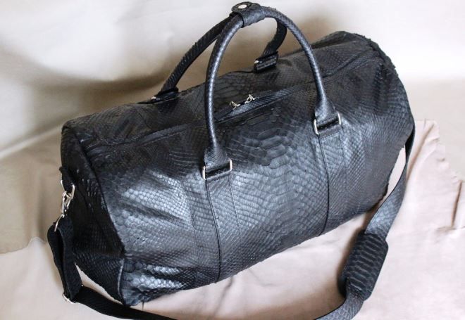 černá cestovní taška pro ženy
