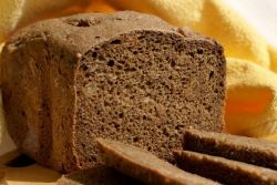 ispeći crni kruh u proizvođaču kruha