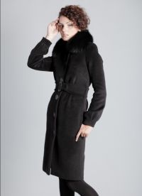 černý kabát s kožešinovým nápletem8