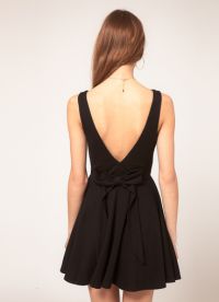 черна рокля с отворено гръбче 7