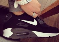 Černé tenisky Nike1