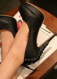 Černé boty 8