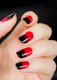 Czarny z czerwonym manicure3