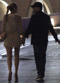 Блейк Лайвли и Леонардо Ди Каприо на вечерней прогулке