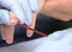 krevní test v dětském stolku
