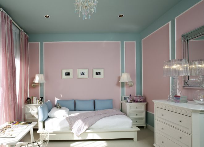 Růžová a modrá ložnice