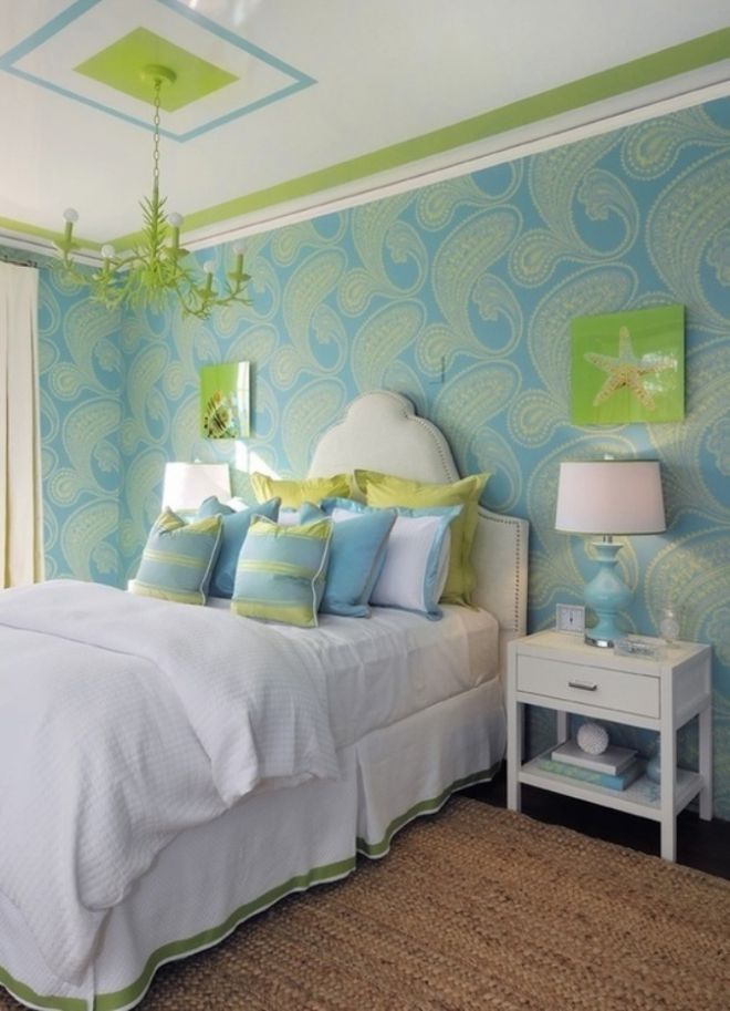 zielona i niebieska tapeta w sypialni
