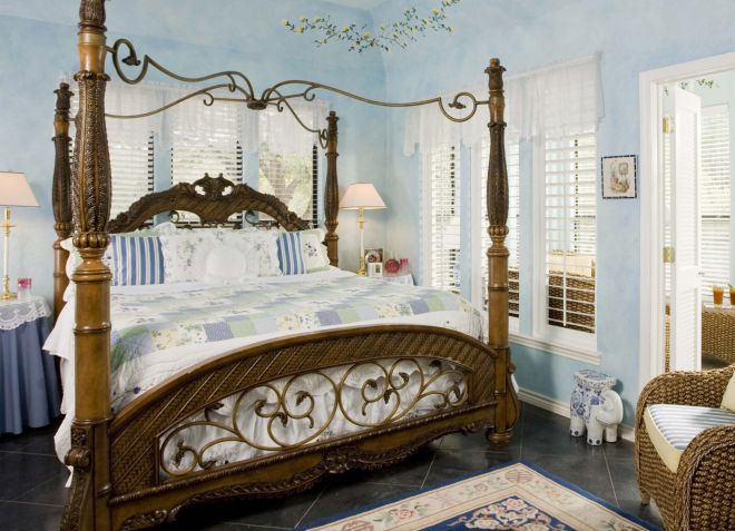 Modrá ložnice - tyrkysové stěny