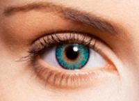 jak brązowe soczewki wyglądają na niebieskie oczy4