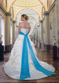 Niebieska suknia ślubna 3