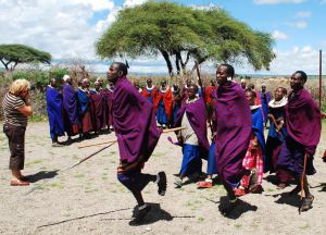 Танцевальное шоу в Бомас-оф-Кения