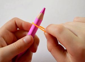 Zapestnice iz gumijastih trakov na svinčnikih 1