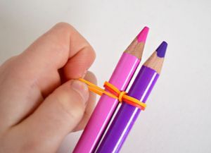 Narukvice izrađene od gumenih vrpci na olovkama 6