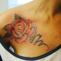tetovaža na prsima djevojaka 7