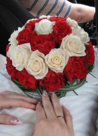Bukiet ślubny z białych róż 12