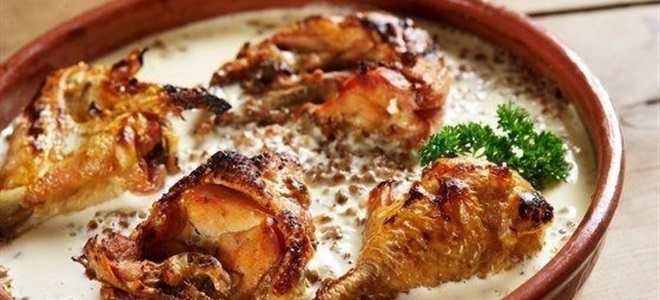 Хељда са пилетином у кремасти сосу