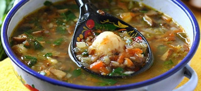 zupa gryczana z gulaszem