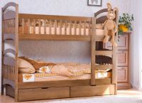 Łóżka piętrowe z drewna1