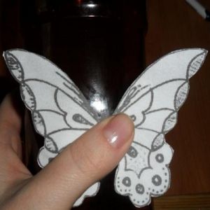 motýli z plastových lahví 1