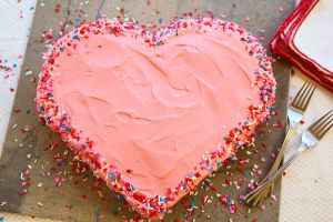 Крем торта у облику срца 4