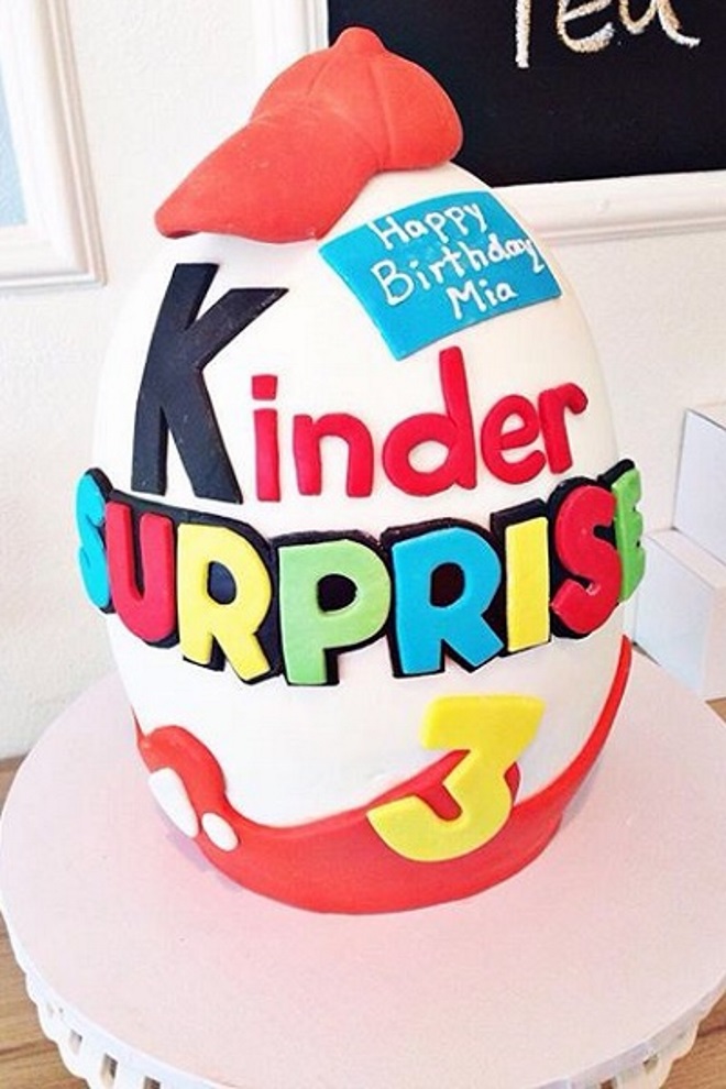 Kako napraviti kolač "Kinder Surprise" dekor ideja 1