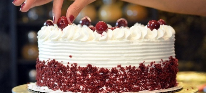 Kako okrasiti torto s smetano