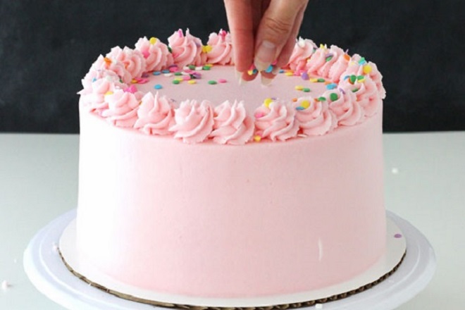 Piękny tort z kremu dla dziewczynki 6