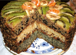 Кинг торта са семењем мака, грожђица и ораха