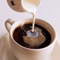 zalety kawy z mlekiem
