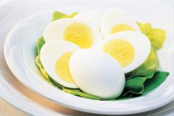 Jaja gotowane mogą być karmione