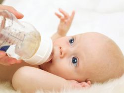 дали е възможно да се даде на новородената варена вода