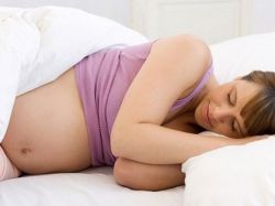 spati na želodcu med nosečnostjo