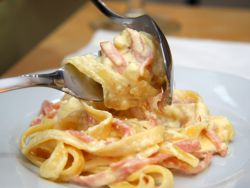 Pasta Carbonara - Przepis na szynkę i śmietanę