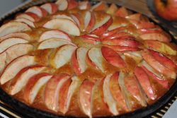 skuta jabolčna torta