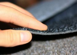 kaučukový koberec pokrytý gumou
