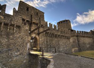 Замок Монтебелло ворота