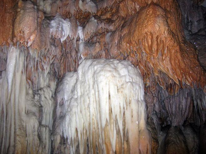 Сталактиты в пещере Джаловича