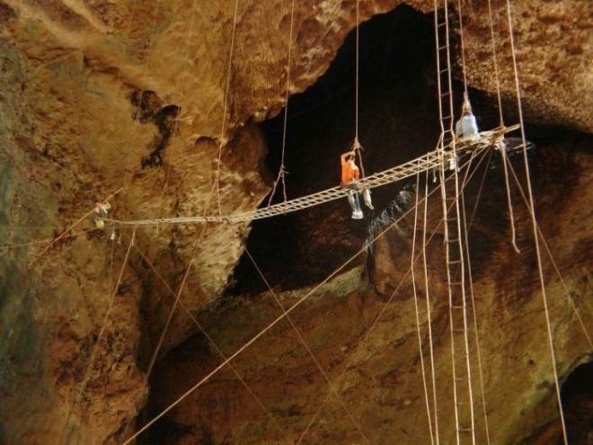Пещеры Гомантонг