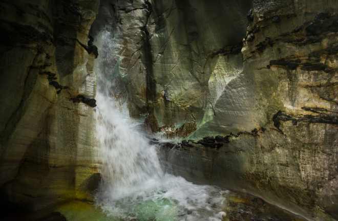 Водопад в пещере Троллькирка