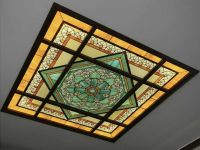 stropi mavčnih plošč z vitražom1