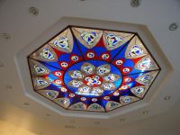 stropi mavčnih plošč z vitražom2
