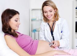 Cięcie cesarskie lub poród z pochwy