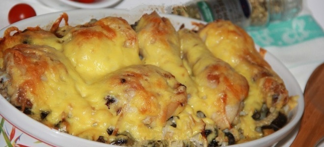 Пилешки крачета с картофи и сирене