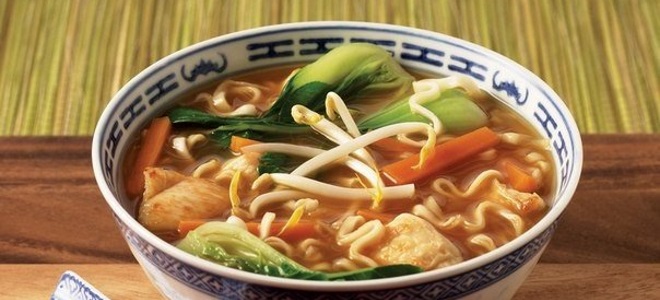 китайска супа с юфка и пиле