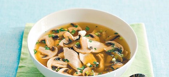 pileća juha s gljivama i rezancima