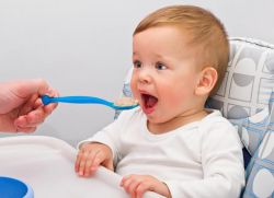 Dítě ve věku 7 měsíců - vývoj a výživa